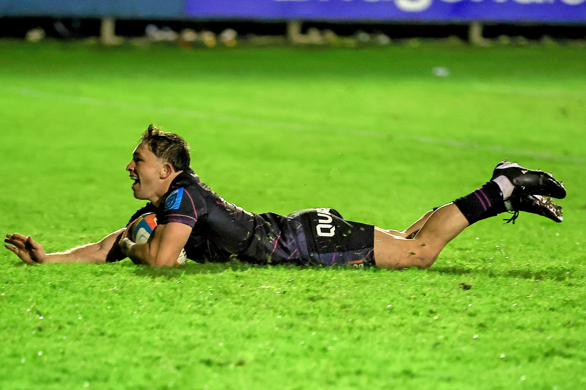 28.09.24 - Ospreys v DHL Stormers - United Rugby Championship - Dan Edwards of Ospreys Scores a Try