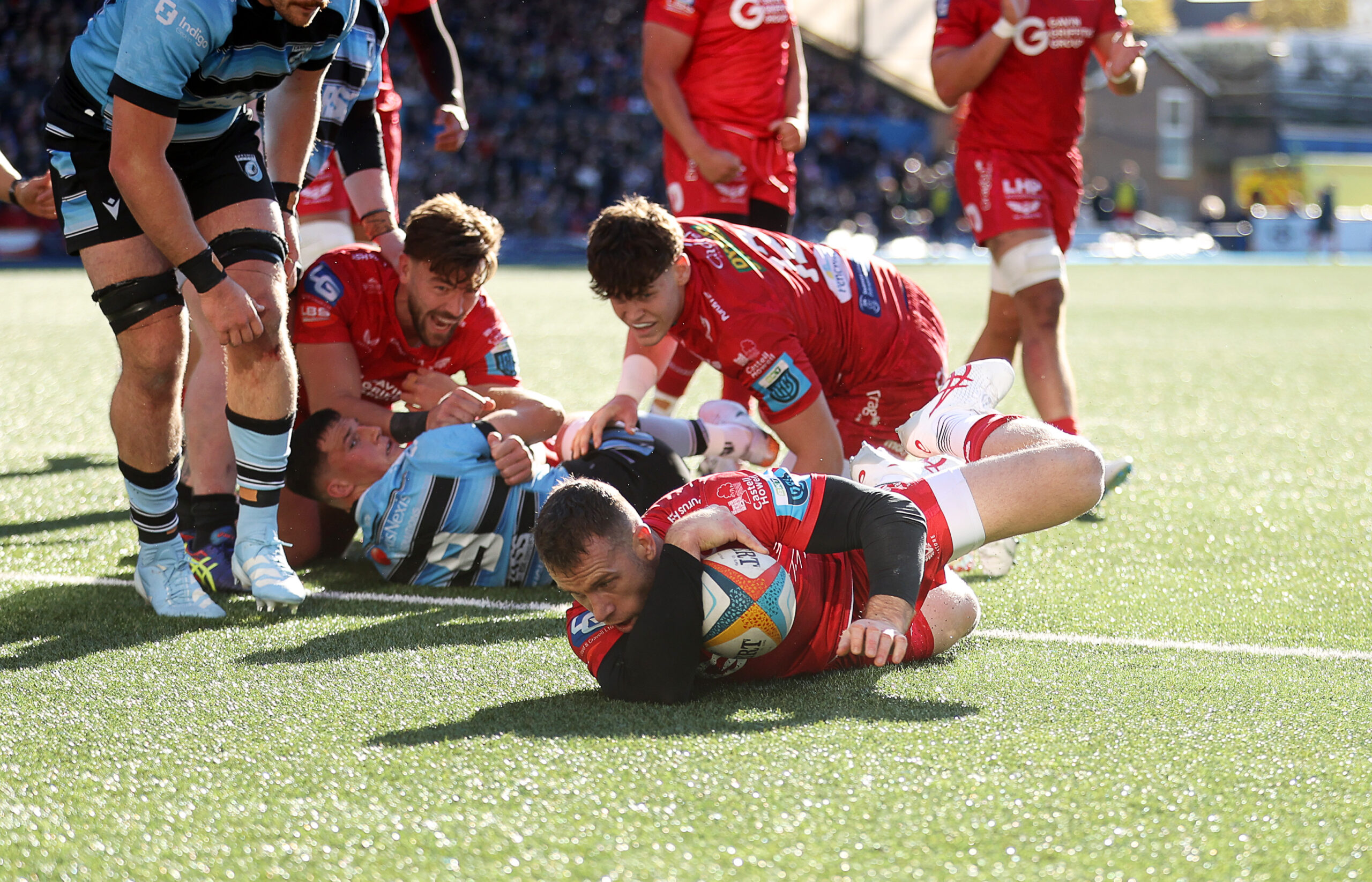 Gareth Davies has scored back-to-back braces for Scarlets.