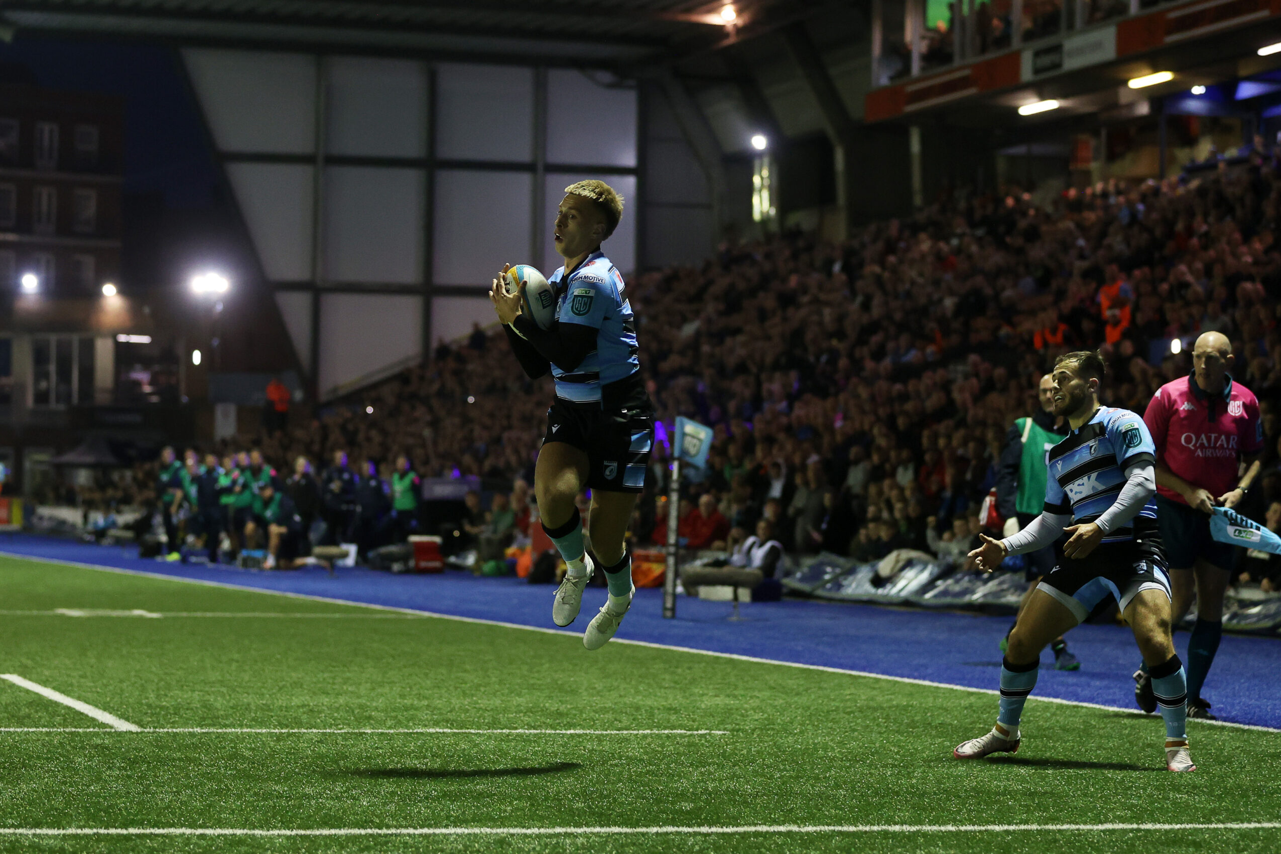 20.09.24 - Cardiff Rugby v Zebre Parma - United Rugby Championship - Cameron Winnett of Cardiff dives over the line to score a try.