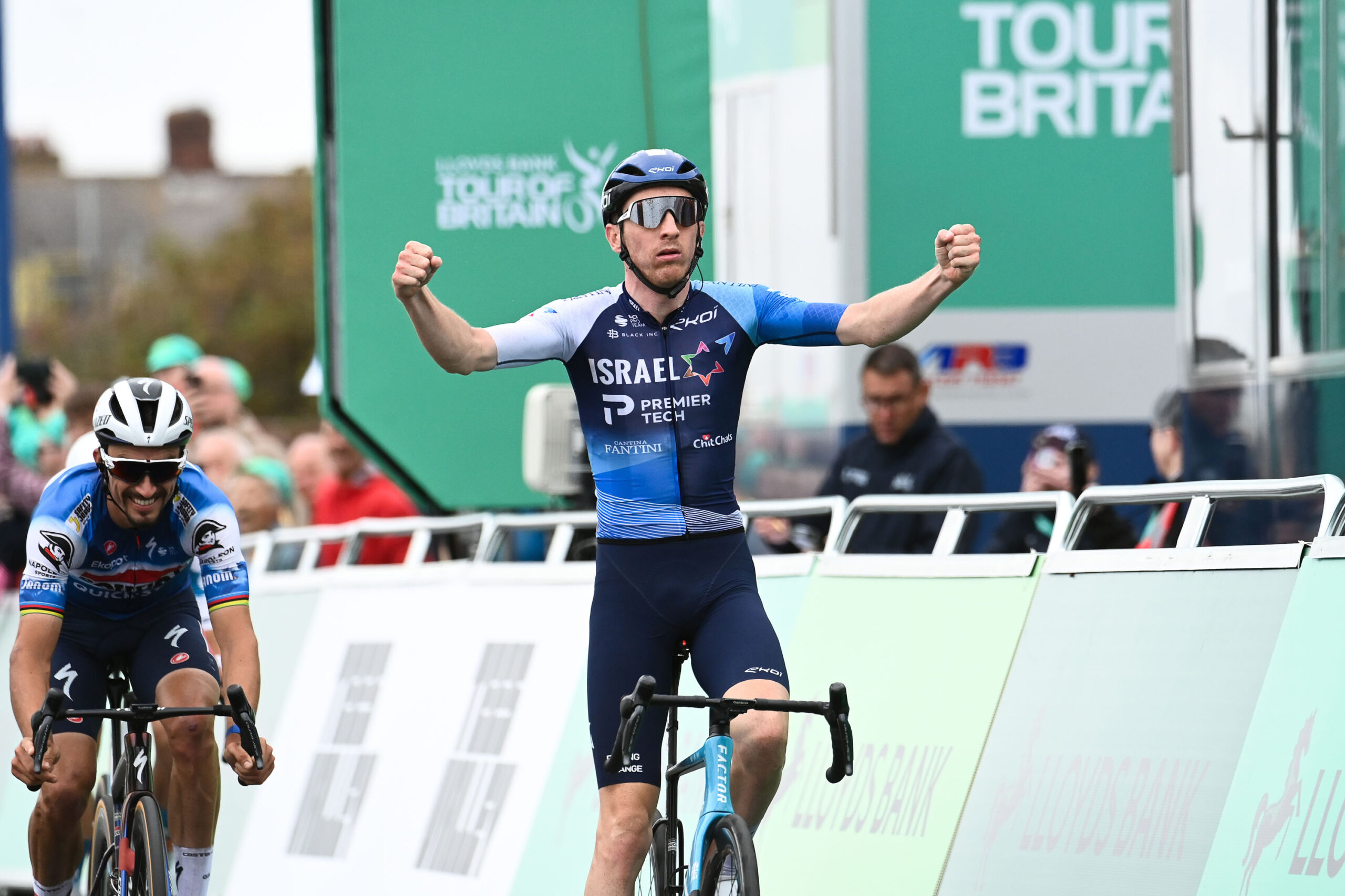 Picture by Simon Wilkinson/SWpix.com Stevie Williams (Israel - Premier Tech) wins Stage 2 of the Lloyds Bank Tour of Britain 2024 in Redcar.