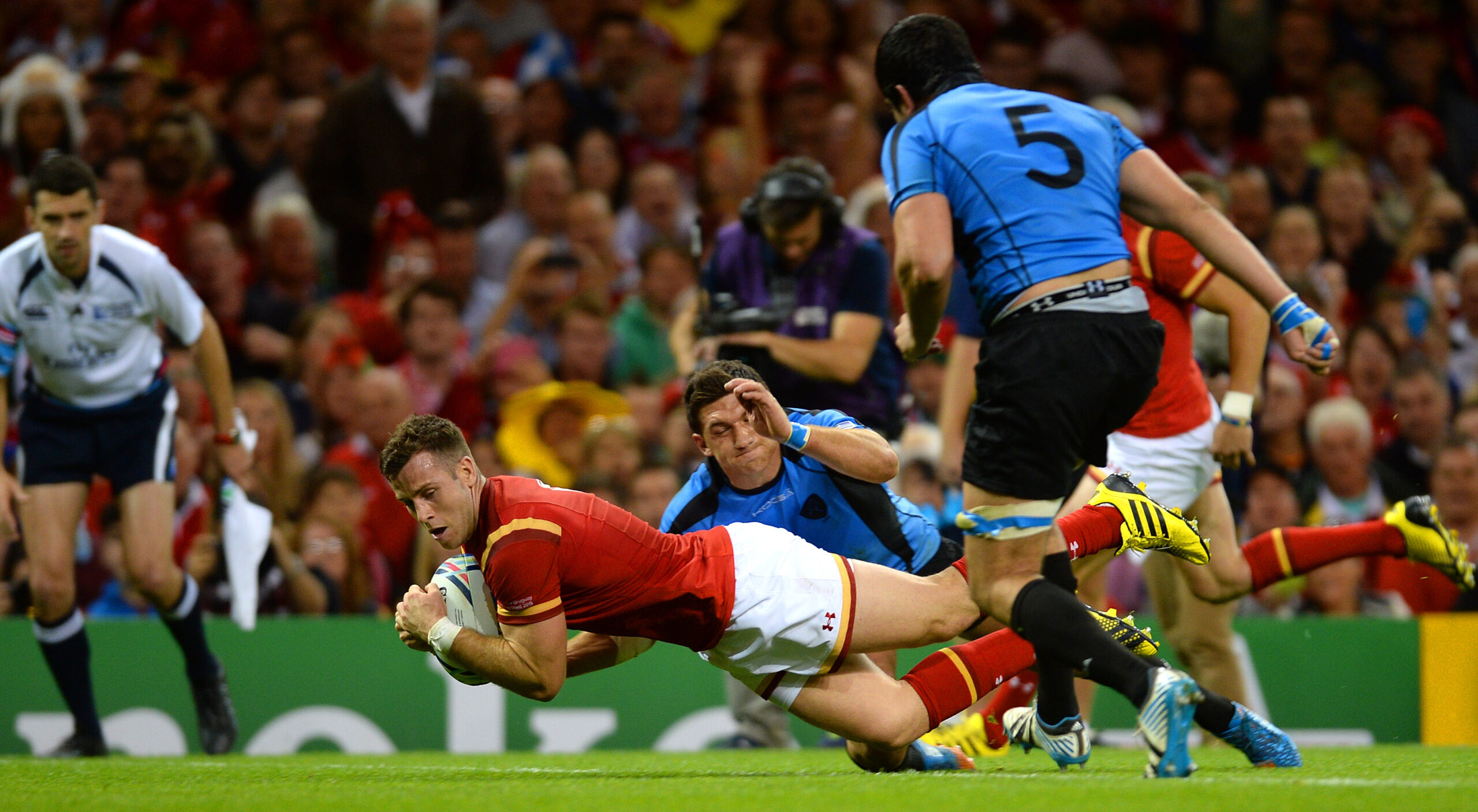 Wales v Uruguay - Rugby World Cup 2015 - Gareth Davies scores try.