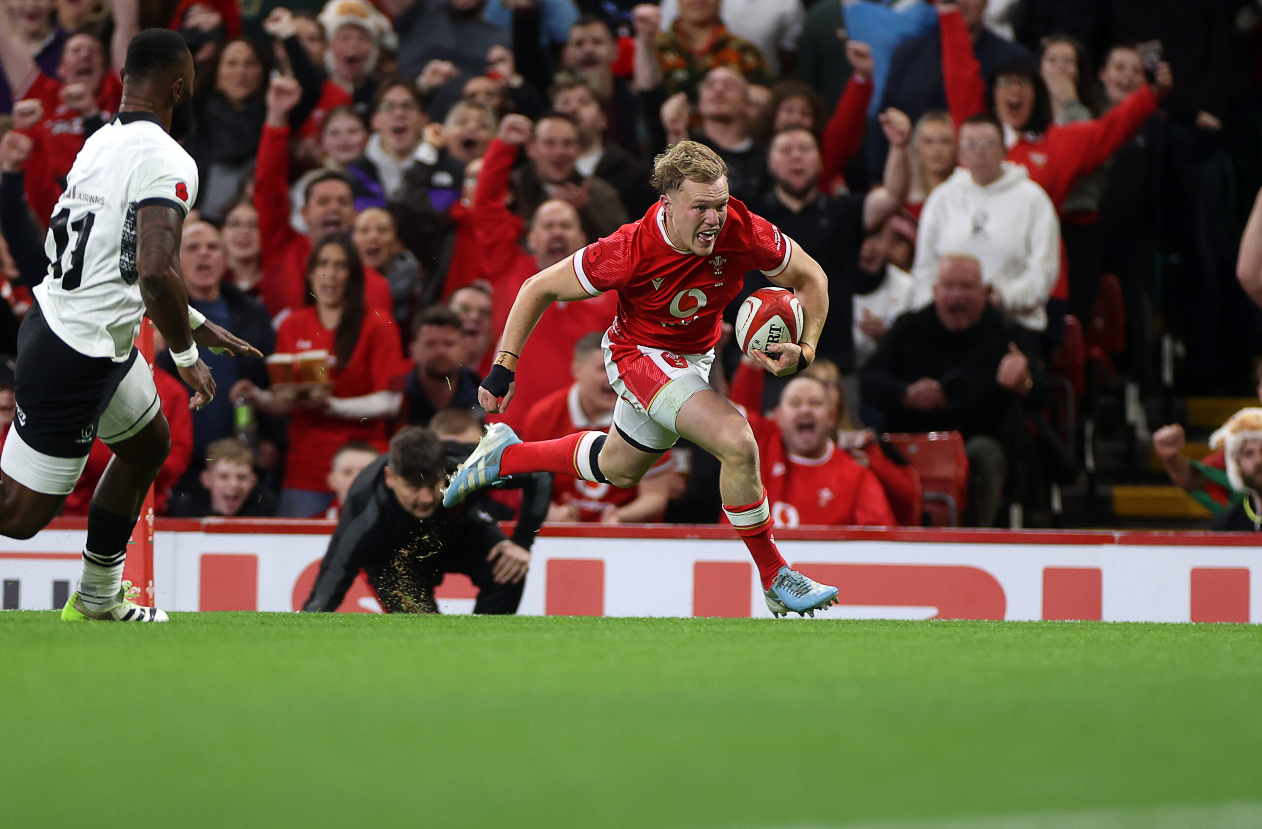 10.11.24 - Wales v Fiji - Autumn Nations Series - Blair Murray of Wales runs in to score a try